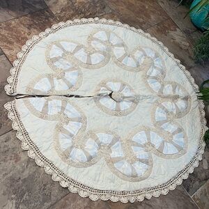 Grandma’s Christmas Tree Skirt patchwork squares quilt crocheted ruffle